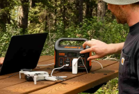 ۹۰ دلار از بهترین نیروگاه قابل حمل با ارزش با این معامله در Jackery Explorer 300 استفاده کنید